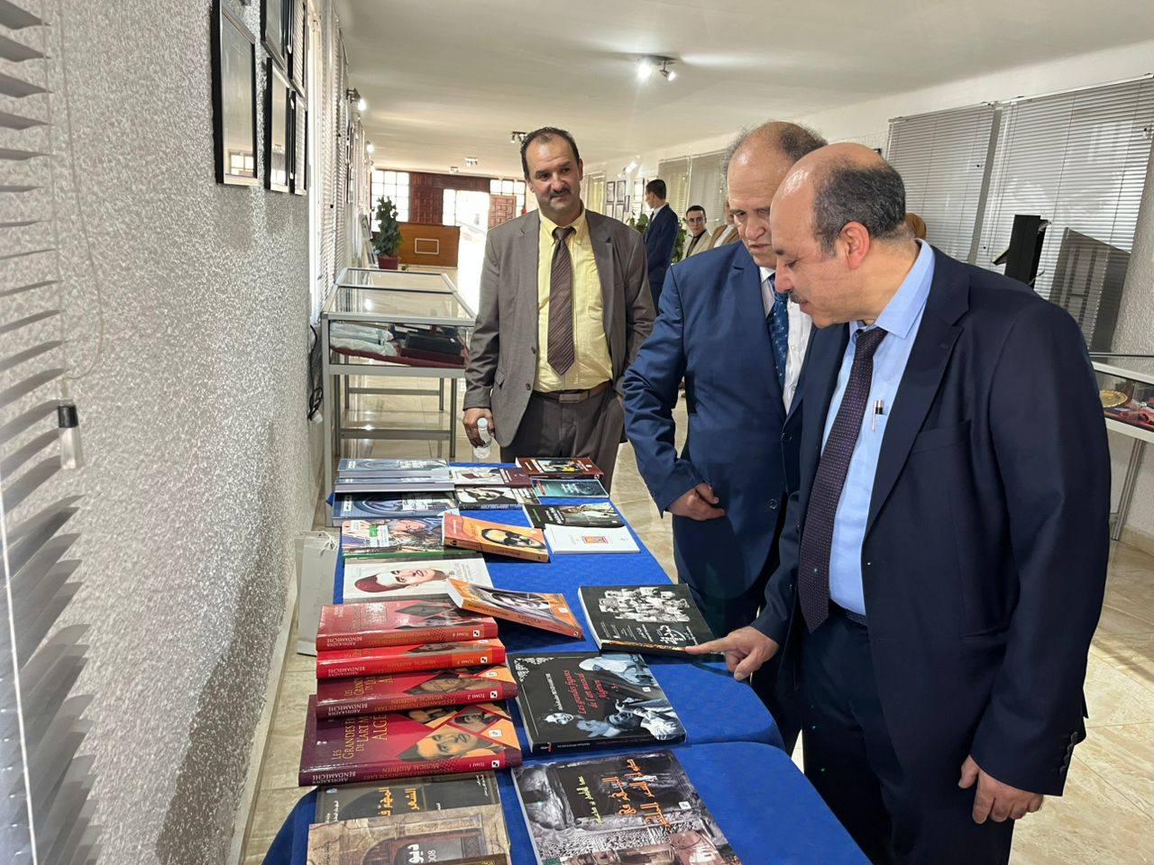 استضافة عبد القادر بن دعماش لإلقاء محاضرة حول المجموعة الفنية لجبهة التحرير الوطني