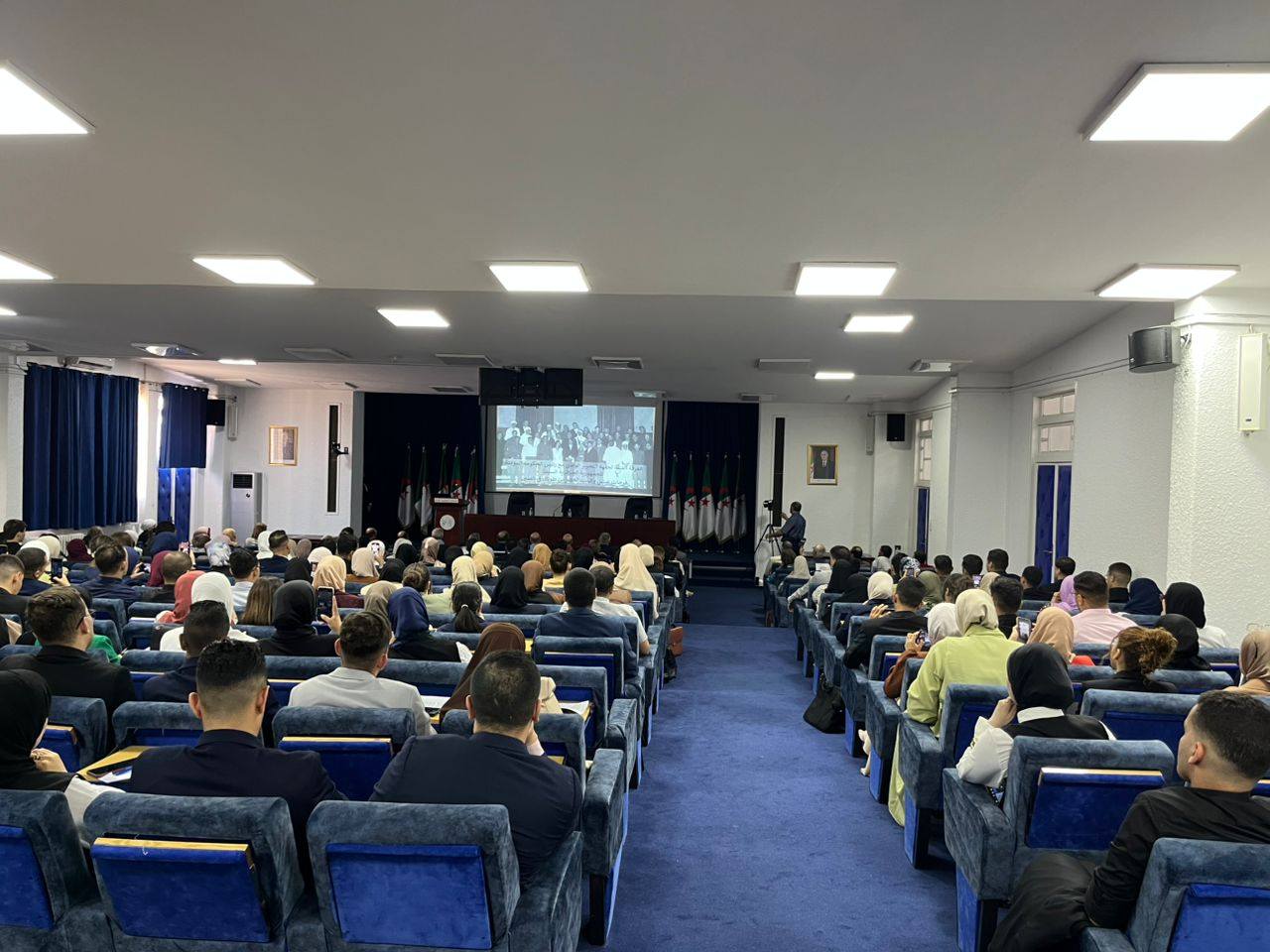 استضافة عبد القادر بن دعماش لإلقاء محاضرة حول المجموعة الفنية لجبهة التحرير الوطني