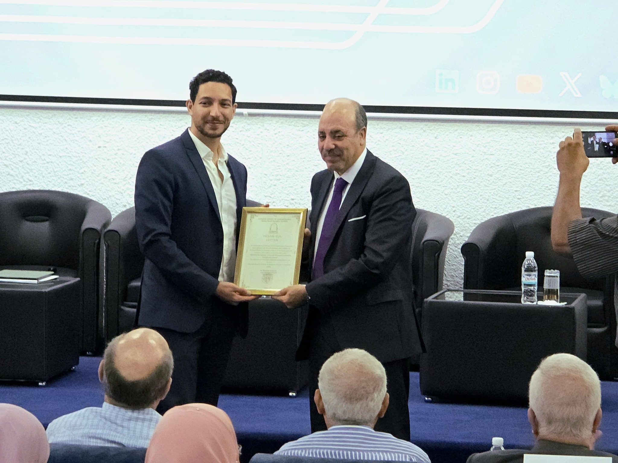 استضافة البروفيسور أمير لبديوي لالقاء محاضرة بعنوان الجزائر وتحديات النهوض الإقتصادي الإستراتيجيات، الإصلاحات و المؤسسات