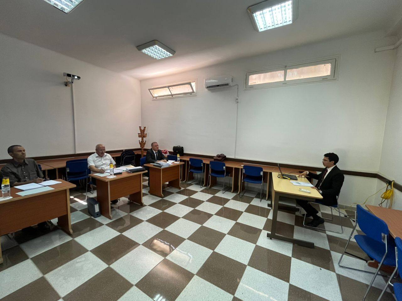 انطلاق مناقشة مذكرات تلاميذ الدفعة 53 بإشراف المدير العام للمدرسة الوطنية للإدارة