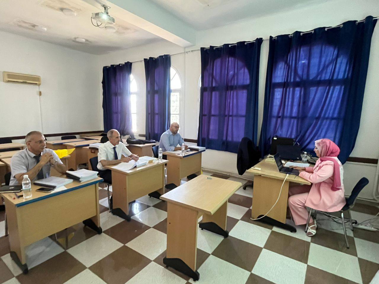 انطلاق مناقشة مذكرات تلاميذ الدفعة 53 بإشراف المدير العام للمدرسة الوطنية للإدارة