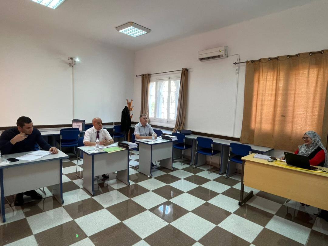 انطلاق مناقشة مذكرات تلاميذ الدفعة 53 بإشراف المدير العام للمدرسة الوطنية للإدارة