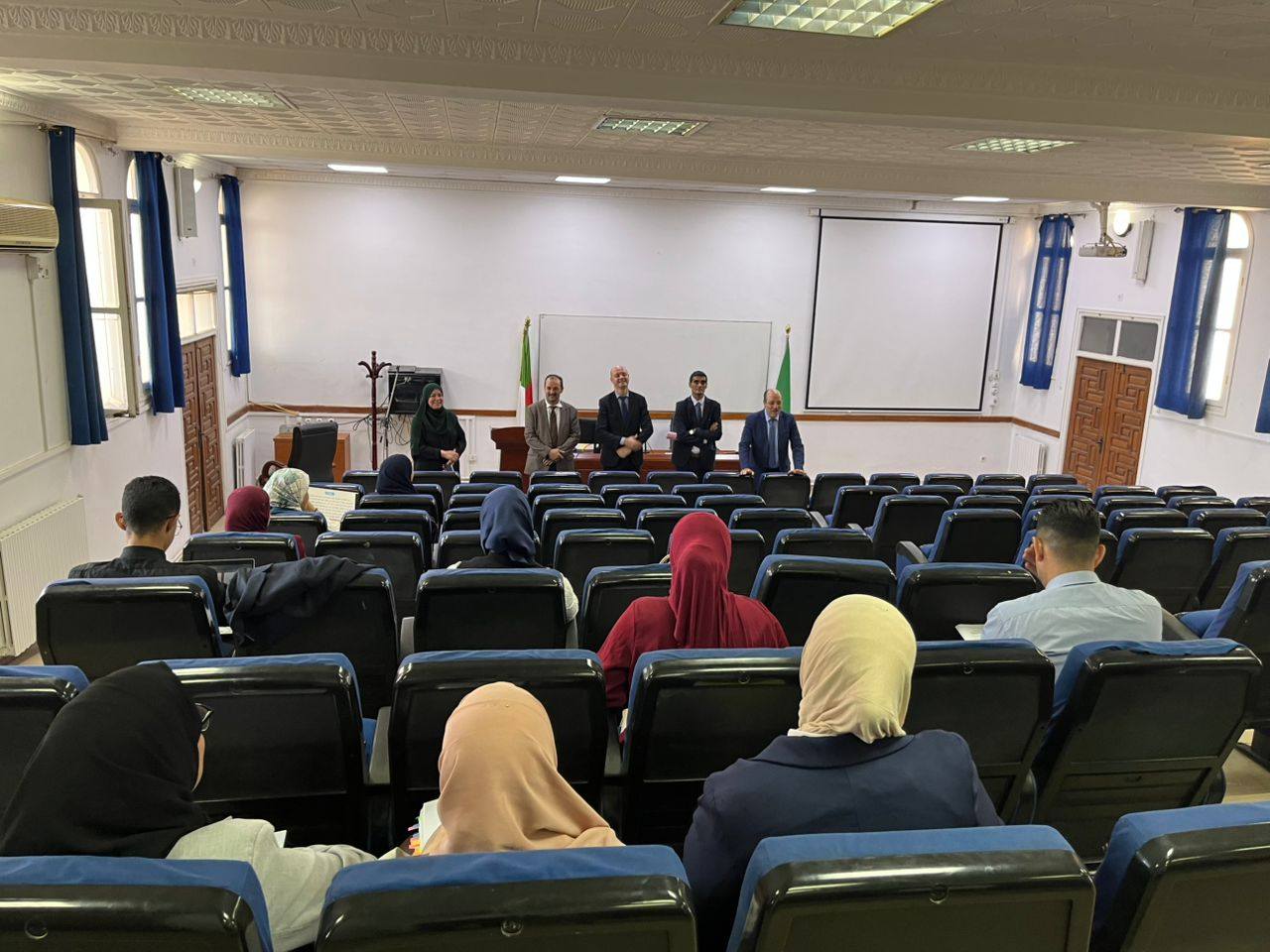 انطلاق مناقشة مذكرات تلاميذ الدفعة 53 بإشراف المدير العام للمدرسة الوطنية للإدارة