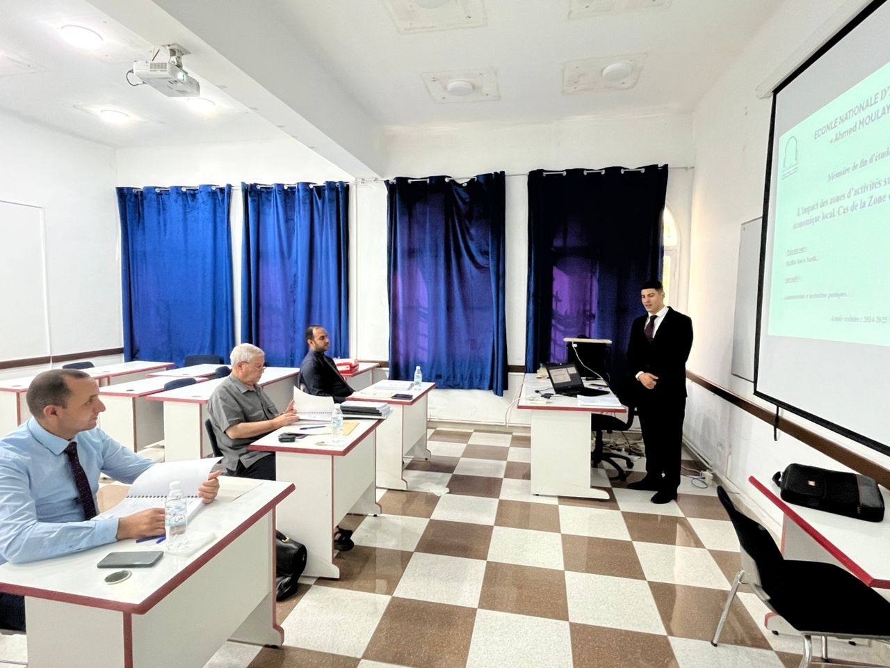 انطلاق مناقشة مذكرات تلاميذ الدفعة 53 بإشراف المدير العام للمدرسة الوطنية للإدارة