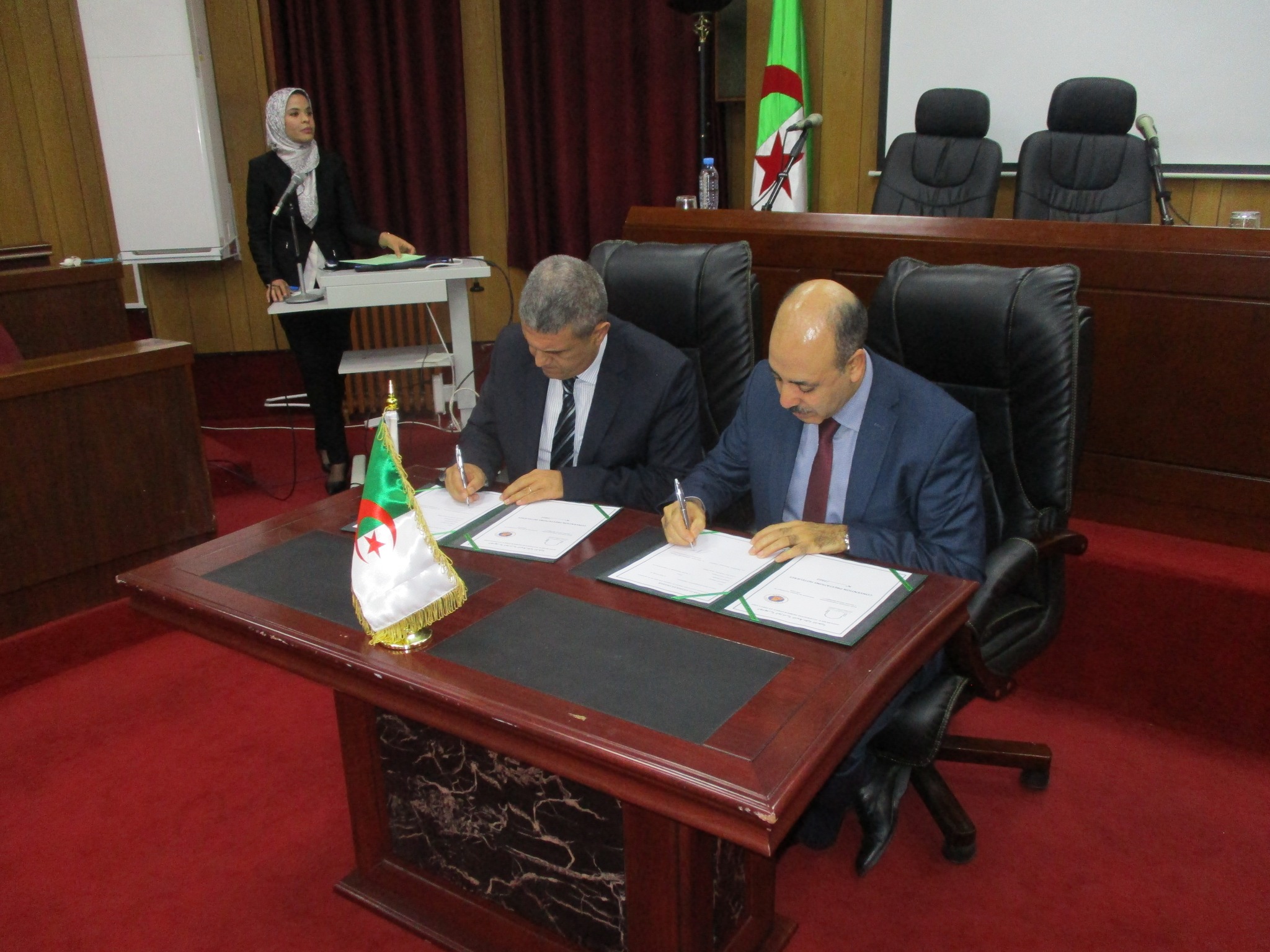 مراسم اختتام الدورة التكوينية لإطارا المؤسسة العمومية الاقتصادية للتسيير السياحي سيدي فرج مع توقيع اتفاقيتين تعاون