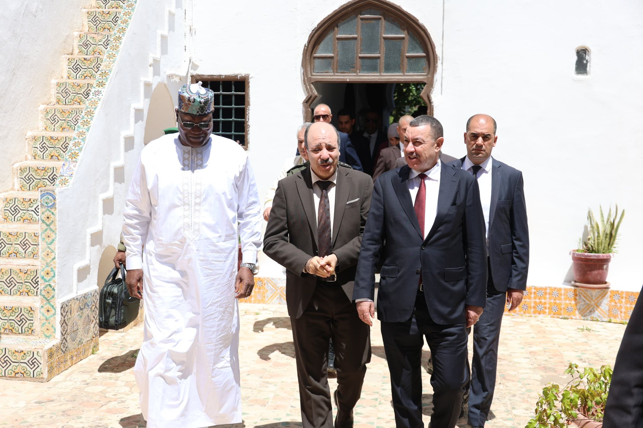 المدرسة الوطنية للإدارة تستقبل وزير الداخلية و الجماعات المحلية و النقل ،و الوفد المرافق له من جمهورية النيجر الشقيقة.