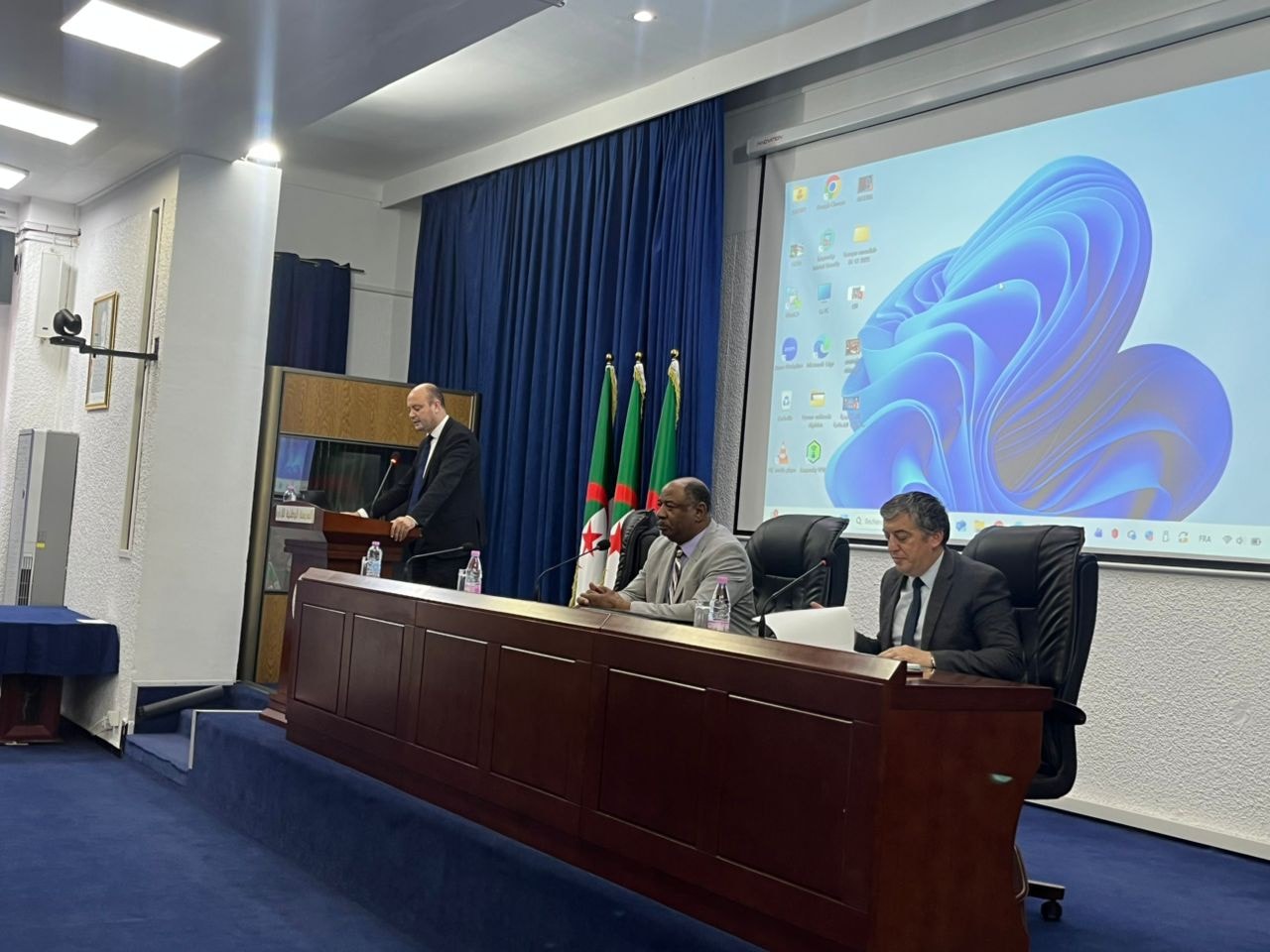 يوم دراسي حول " الاستراتيجية الوطنية للشفافية و الوقاية من الفساد ومكافحته"